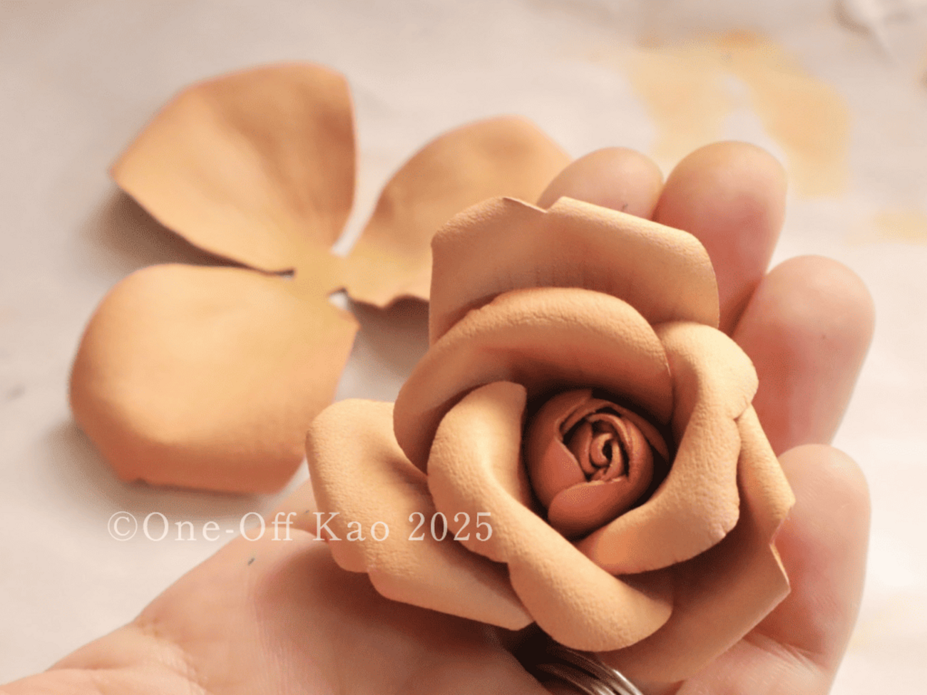 革のバラの作り方｜立体成形と組み立てのコツ【革花（レザーフラワー 