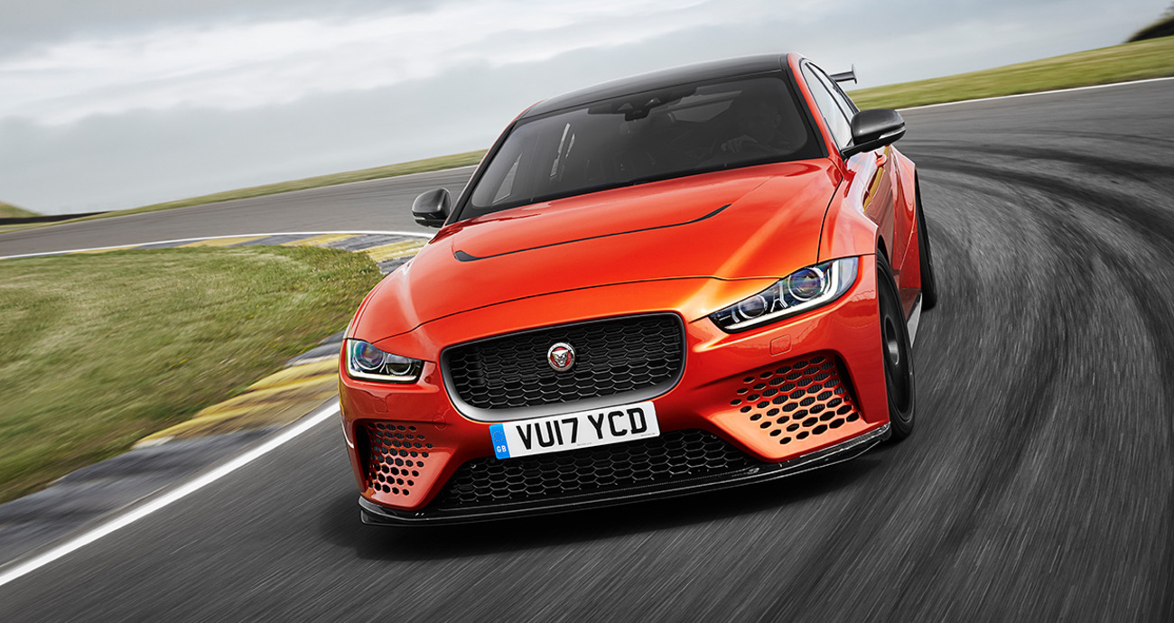 ジャガーXE、2018年モデルが登場。世界販売台数300台の600psを誇る「XE ジャガーXE、2018年モデルが登場。世界販売台数300台の600psを誇る「XE