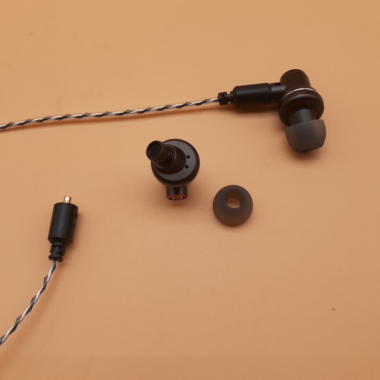 ハイレゾ対応イヤホン newspring NSE1000-A フラッシュレビュー 