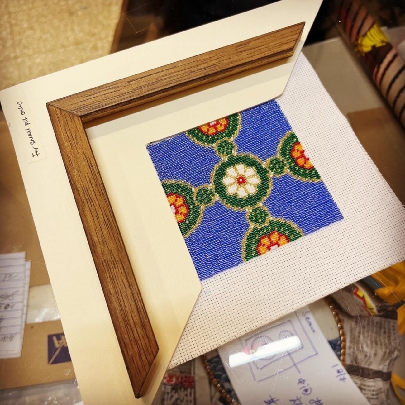 スワン刺繍　額装　ベルギー　ニュートン額縁 スワン刺繍 額装 ベルギー ニュートン額縁 （🇲🇾 作ったものを