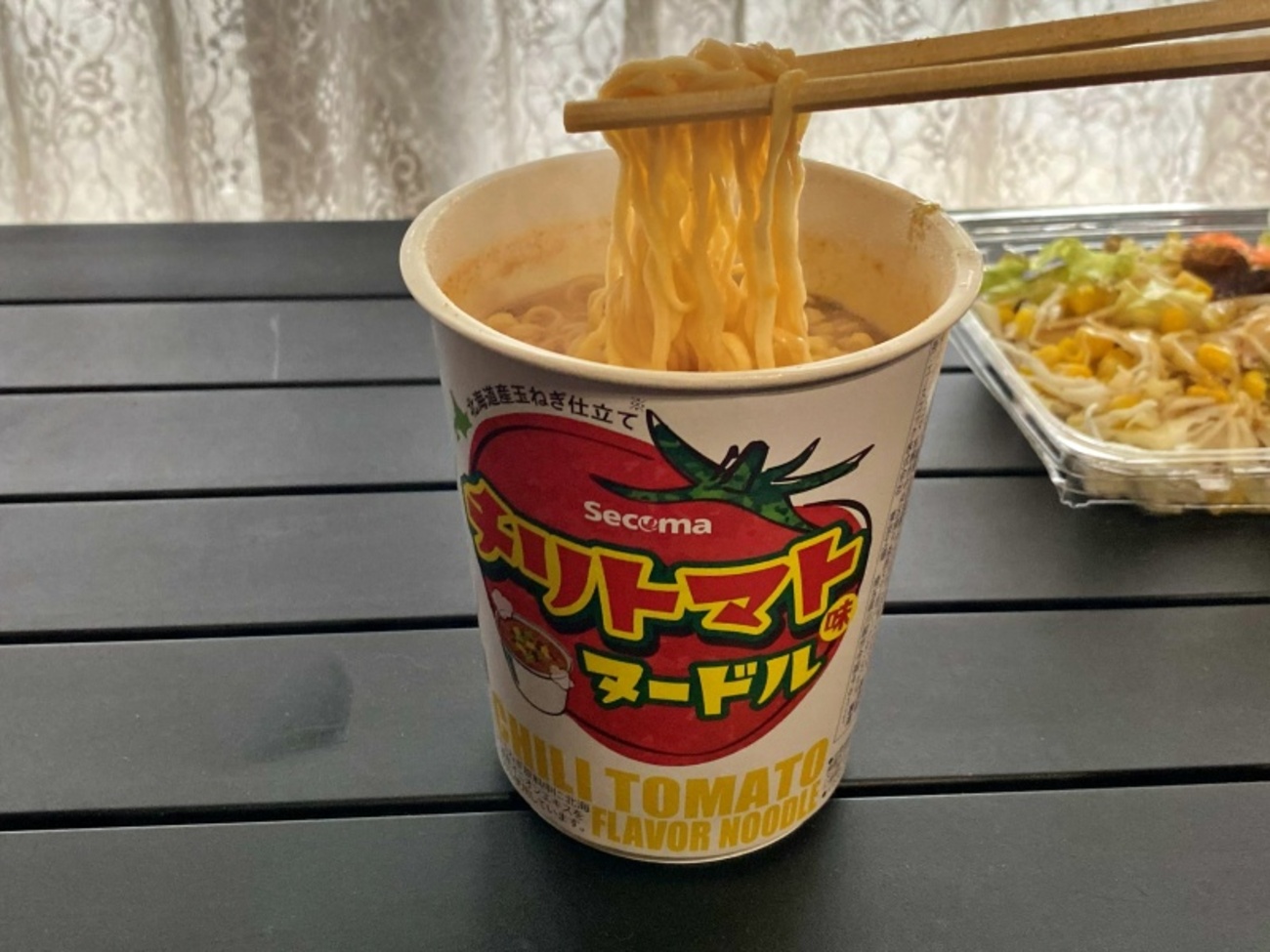 復活！｜セイコーマート「チリトマト味ヌードル」 - 都良（TORA）の北海道キャンプ場、温泉、道の駅、ホテル情報