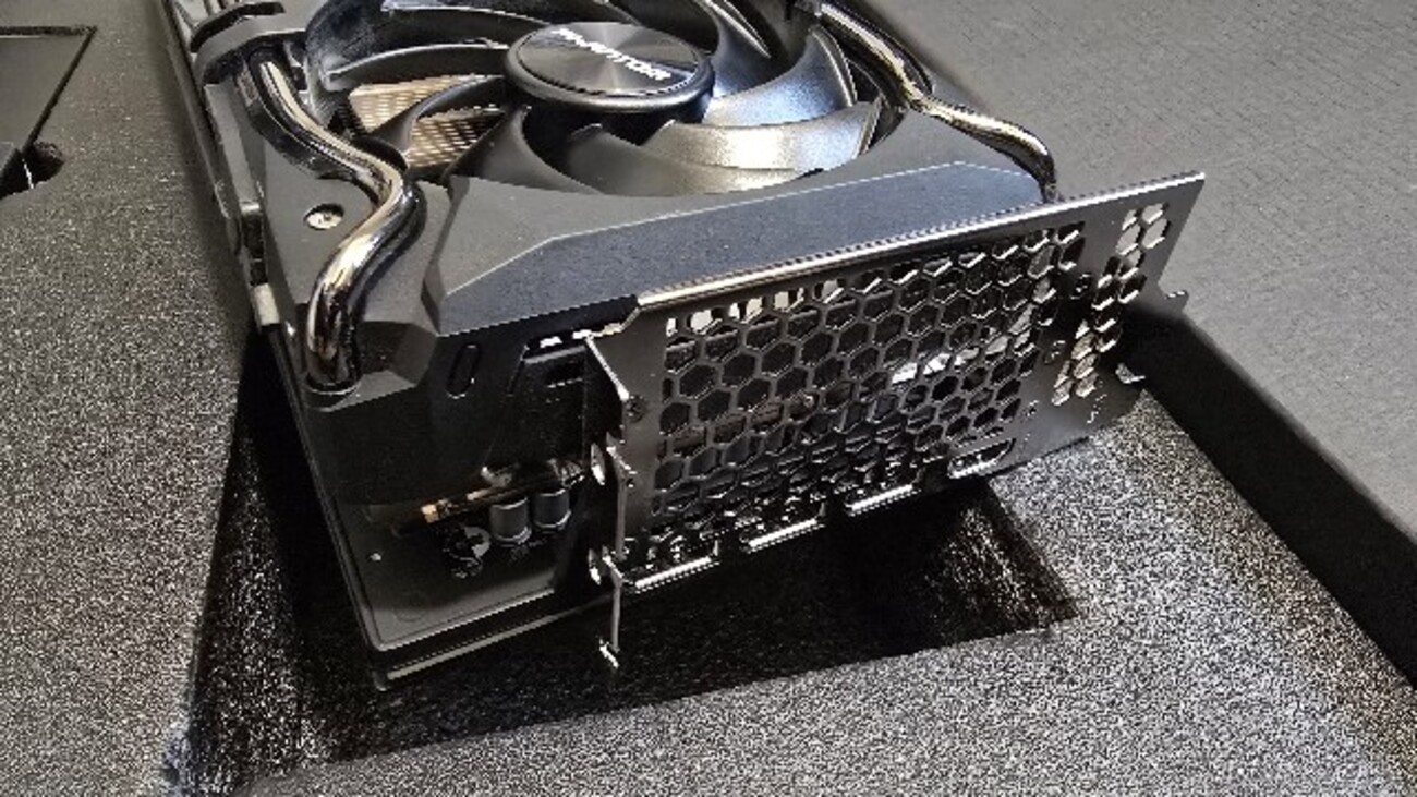 d*7様 【詳細不明】GAINWARD グラフィックボード？ d*7様 【詳細不明】GAINWARD グラフィックボード？ - メルカリ