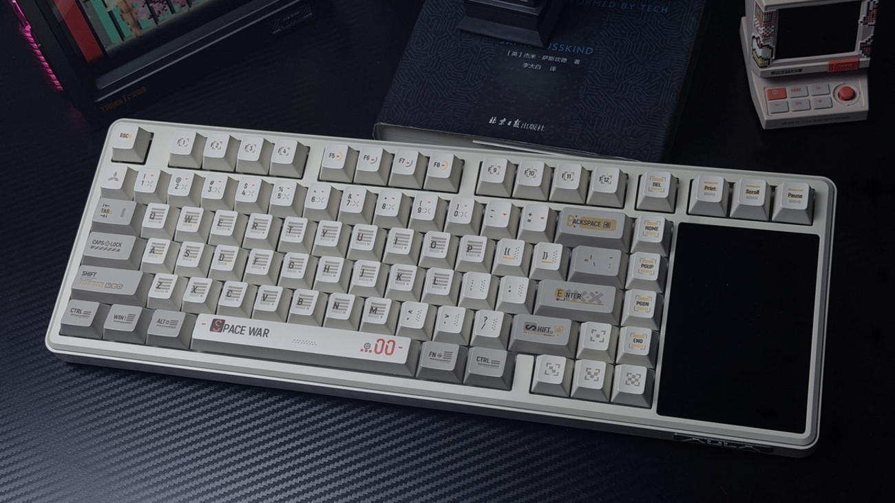 AULA L99日本上陸！3.98インチ液晶搭載メカニカルキーボードの打鍵感