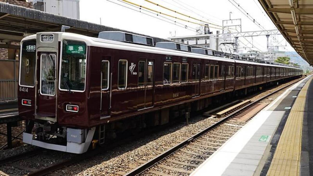 阪急京都線 8300系【その2】後期型「くの字タイプ」 - のんてつ