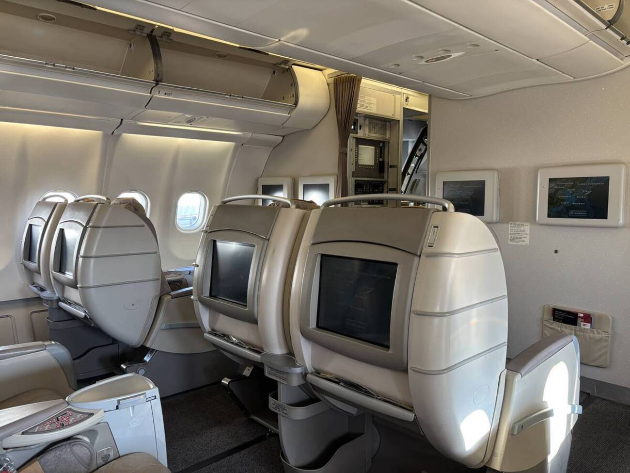 ビジネスクラス】アシアナ航空OZ107 成田→ソウル 搭乗記 - wakamaga