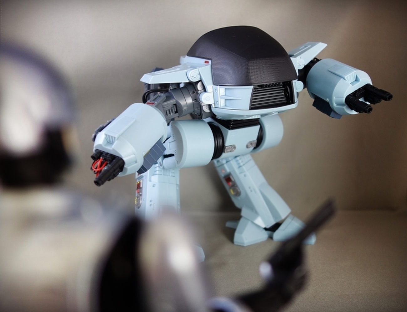 グッドスマイルカンパニー MODEROID ロボコップ ED-209 レビュー 