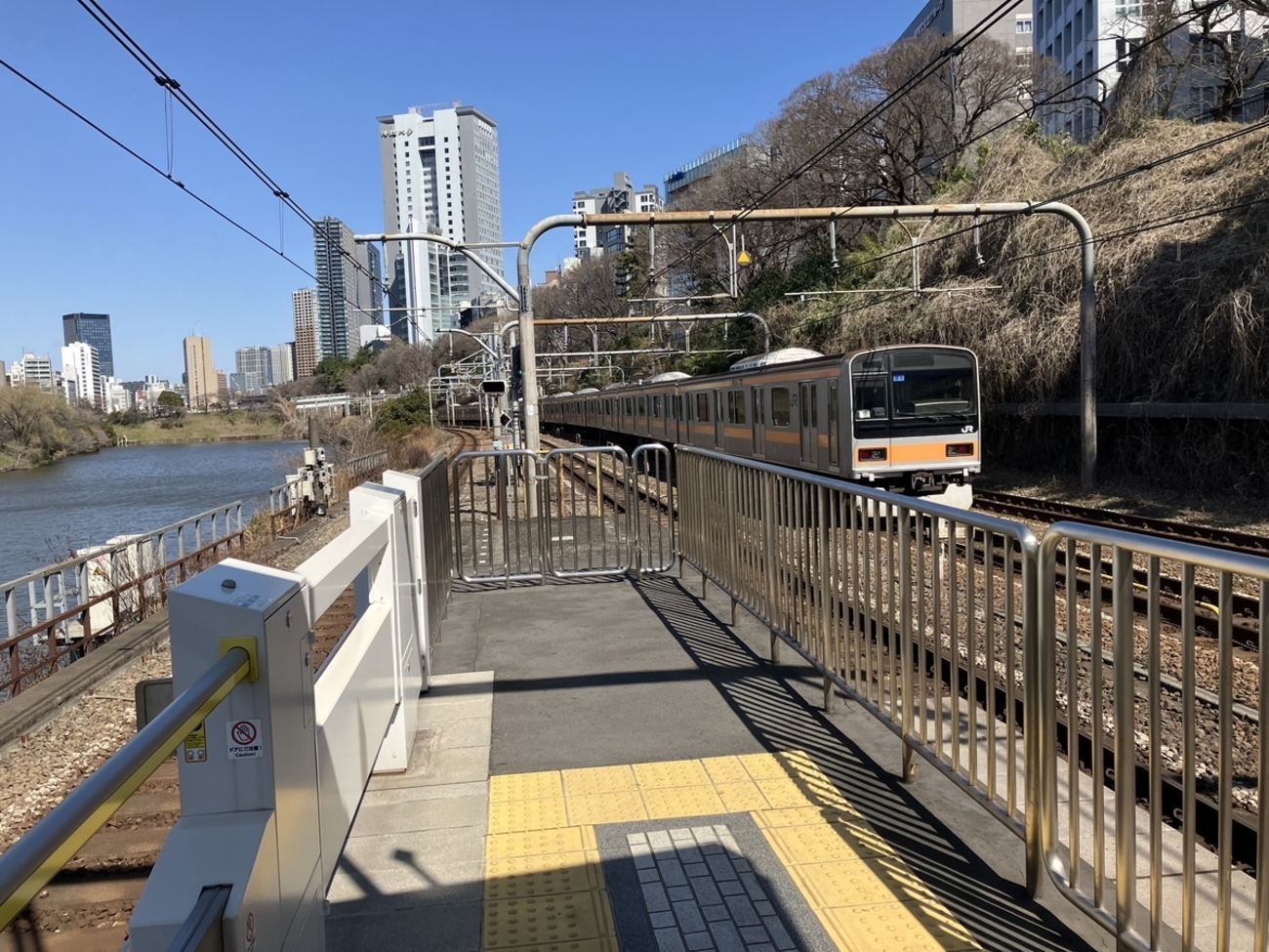 中央線「グリーン車お試し期間」中の、途中駅始発快速東京行き時刻表 