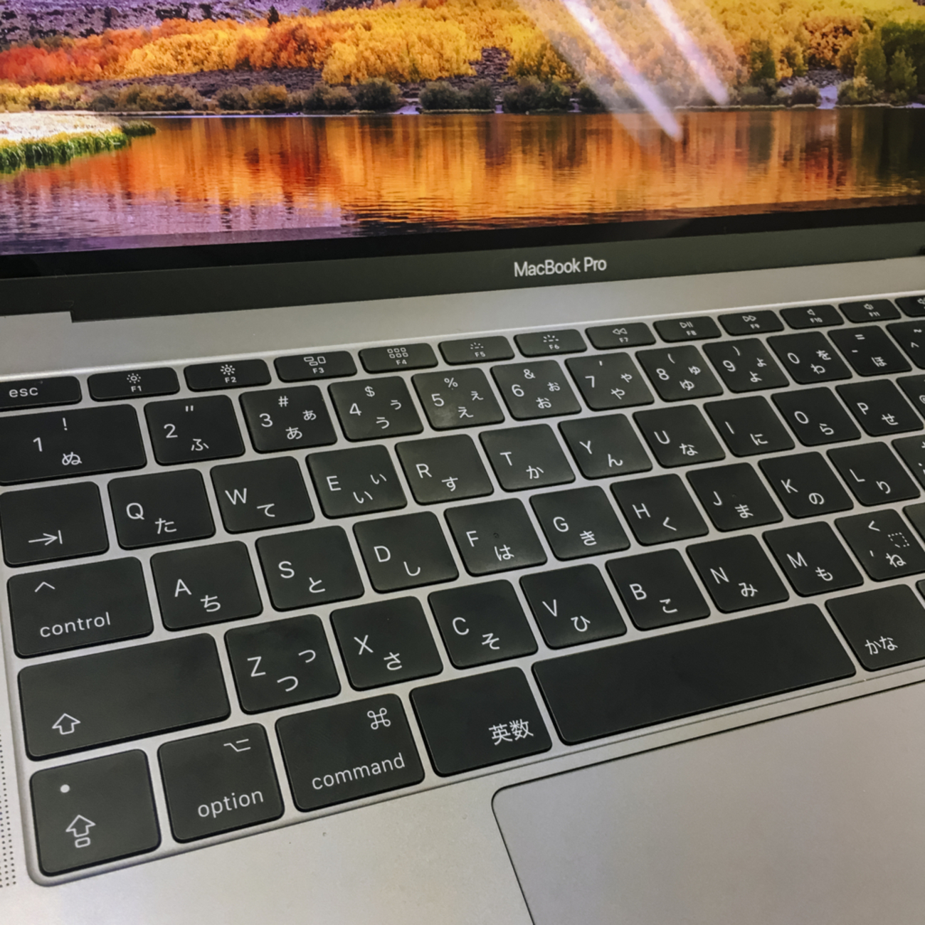 購入したばかりのMacBook Proのキーボードが戻らない、沈んだままに 