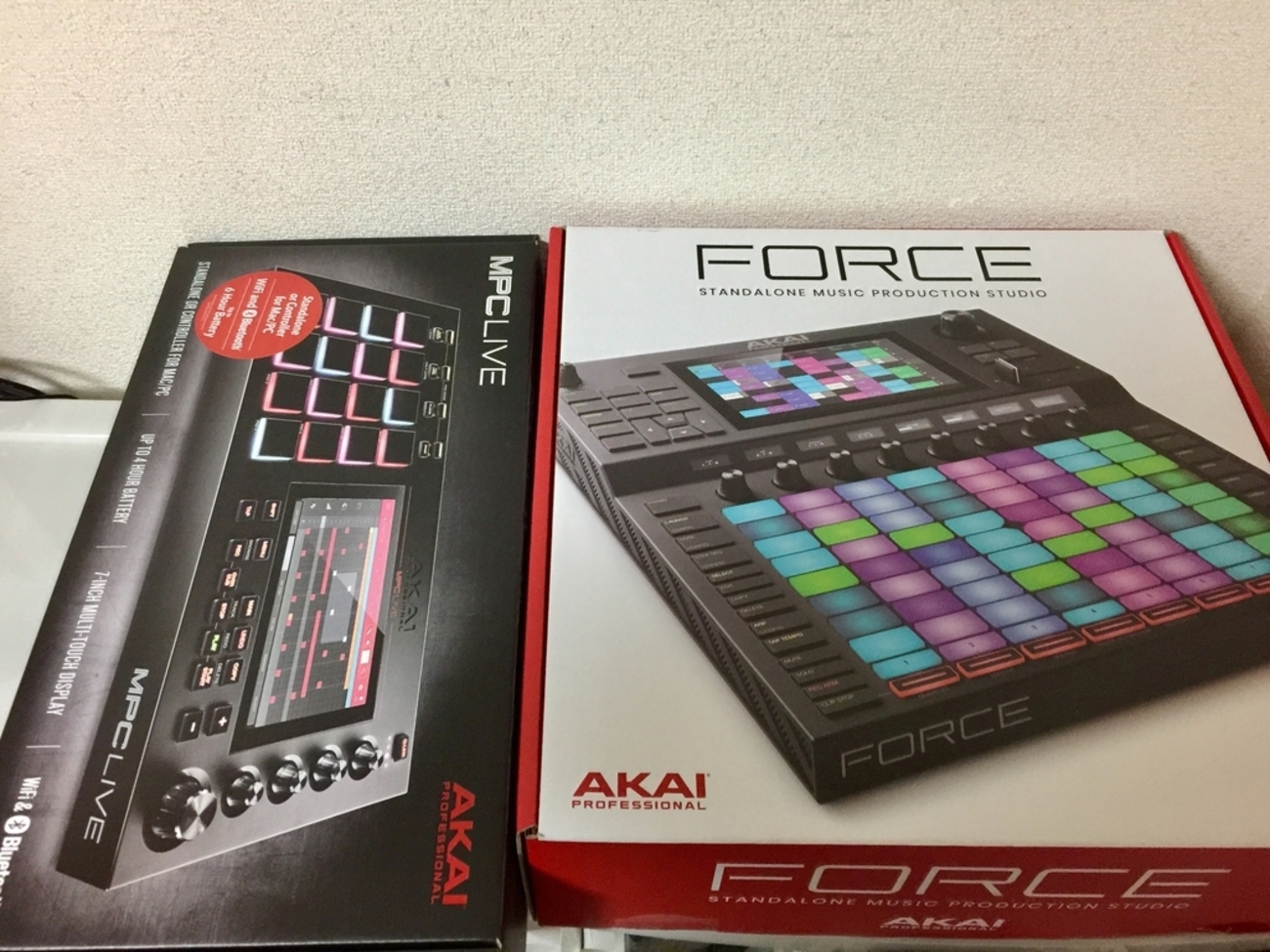 AKAI MPC LIVE 愛らし サンプラー デッキセーバー付属