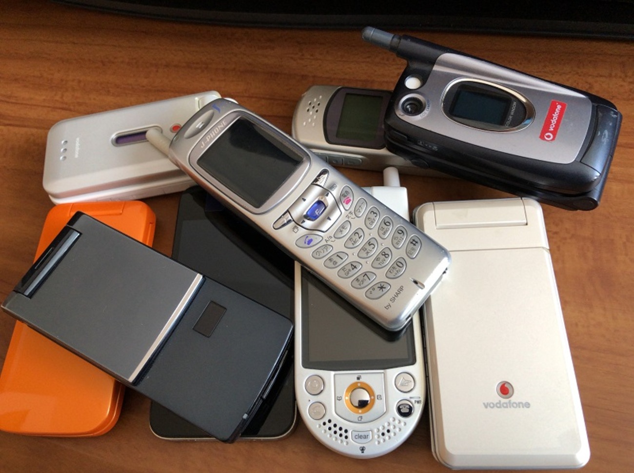 携*s様 【現状品】携帯電話 ガラケー iPod docomo au 他 部品取 Yahoo!オークション - 未選別 ジャンク品 部品取り 携帯電話 お