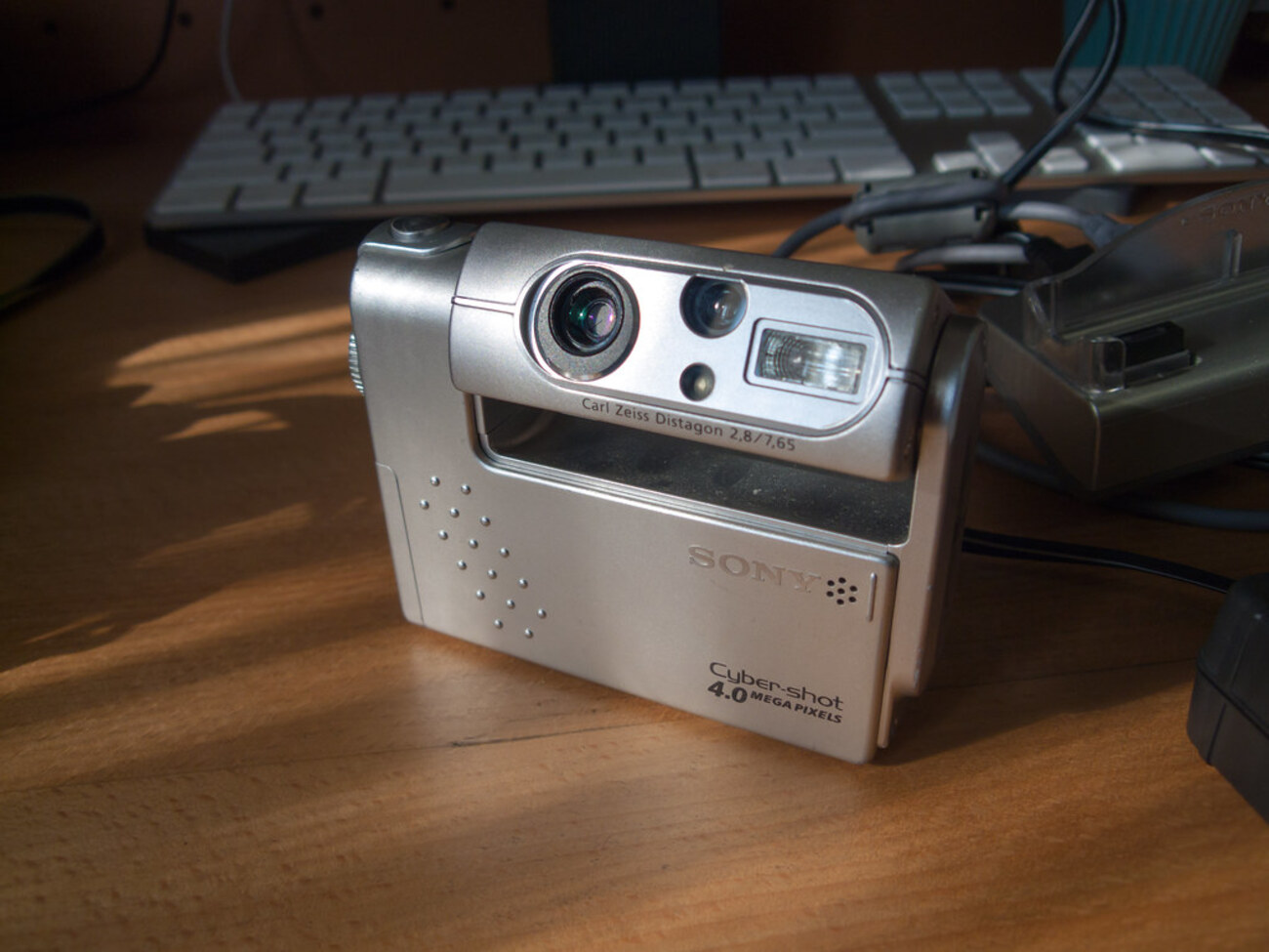 Sony Cyber-shot DSC-F77 - coluli
