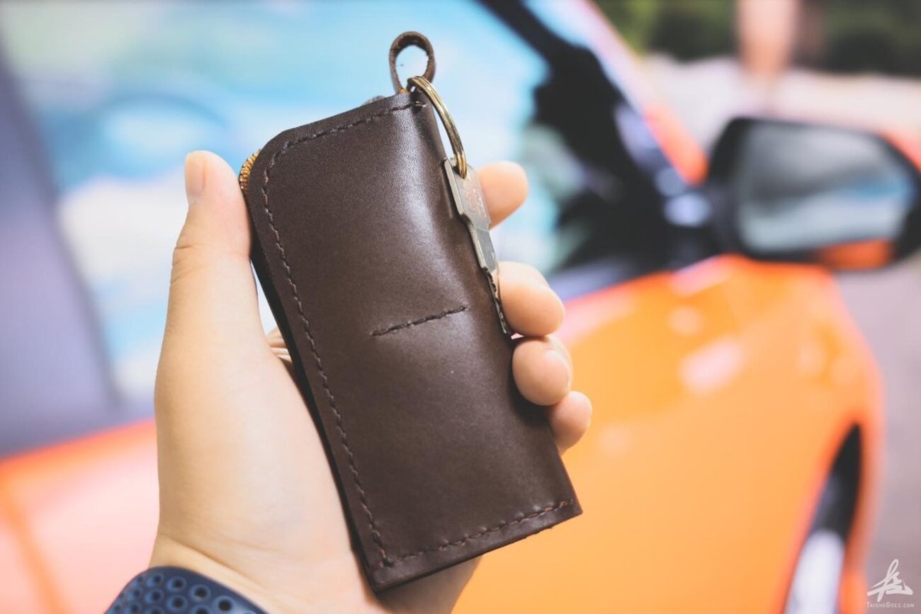 Amazon.co.jp: AirTag タッチキー シールキー コイン型 QuickPay スマートキーケース 本革 キーホルダー キーリング  コンパクトおしゃれ レザー小物 (イエロー) : ファッション [アブラサス] AirTagが入る車のキーケース スマートキー対応 コンパクト設計  取り外し可能 ...