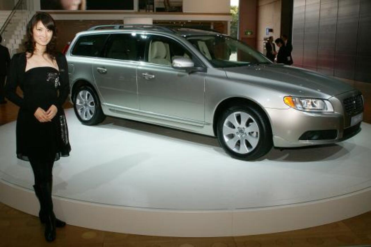 東京モーターショー2007 速報】人気のステーションワゴンが遂にフルモデルチェンジ！「ボルボ V70」＆「XC70」 - 新車情報の車ニュースを配信中  - 中古車のガリバー フロントガラス サンシェード に適 ボルボ V70 24 2nd フェイスリフト ステーションワゴン 5人乗り 2014-2016