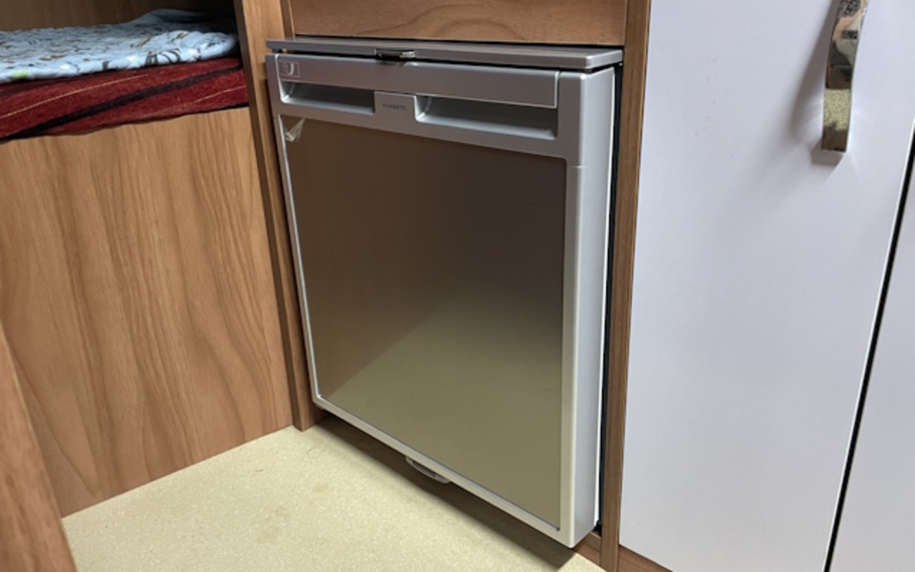備忘】キャンピングカーの冷蔵庫CRX65導入。マニュアル類を残しておき 