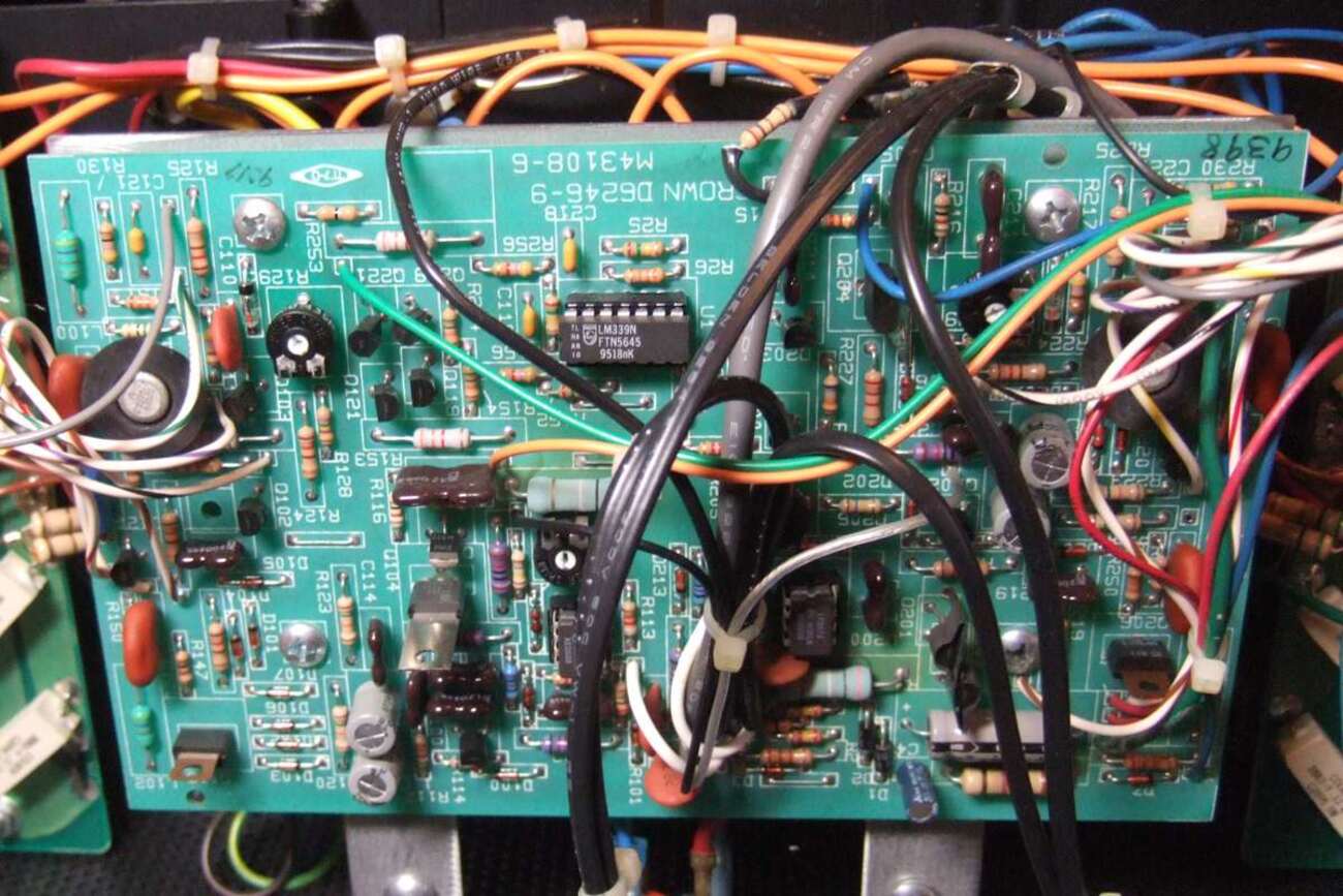 【生産終了・貴重・高音質】Crown DC-300A Series II CROWN DC-300A SeriesⅡをALTEC 620Aを大音量で試聴してみた
