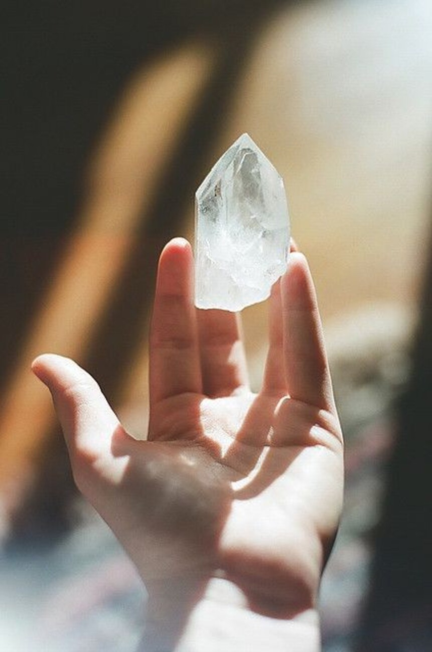 H / 水晶 原石 クリスタル 六角オベリスク ちかく 水晶クラスター 開運 