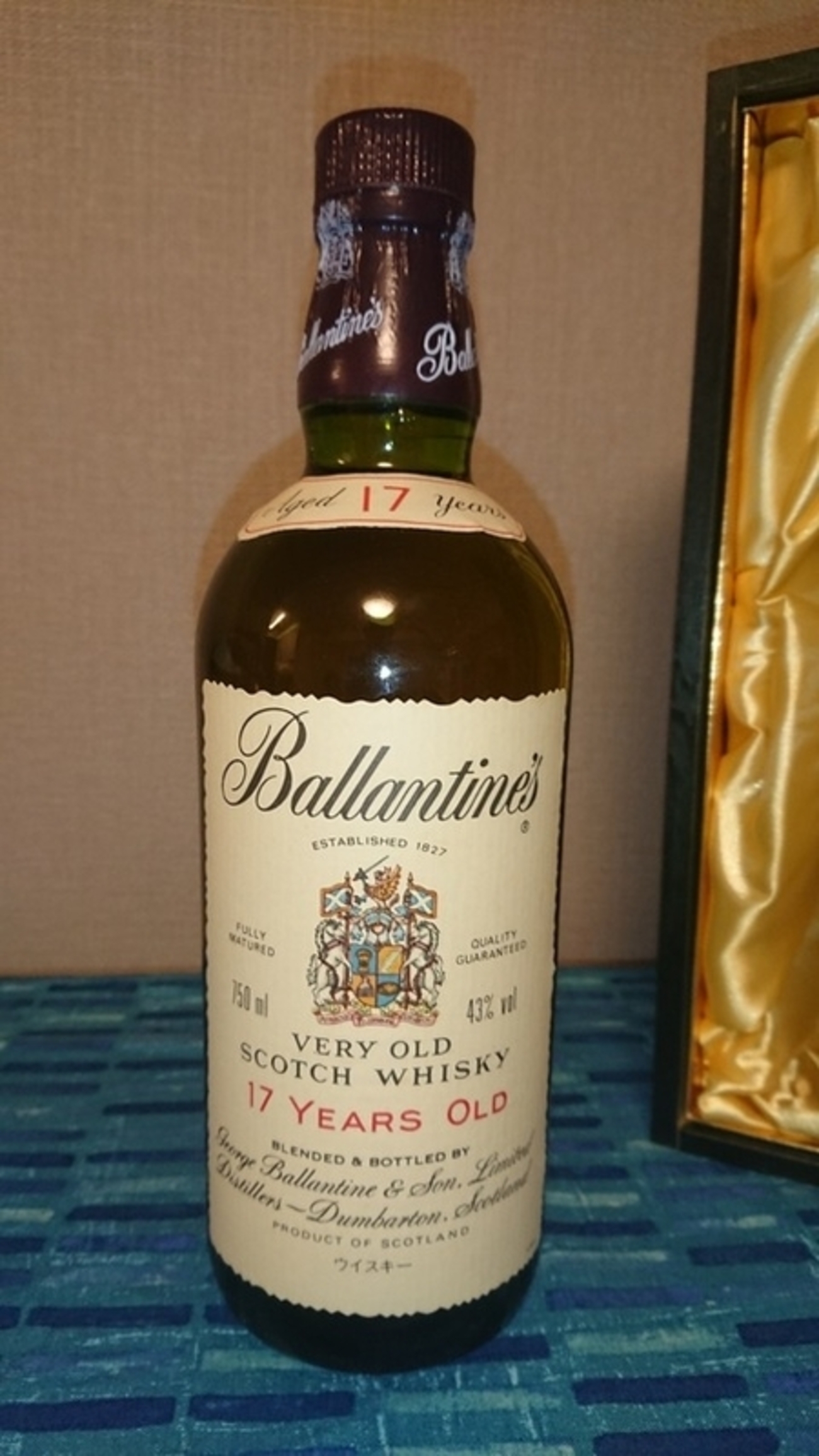 バランタイン17年 （木箱入りはキャップ臭注意！）（陶器ボトルは 