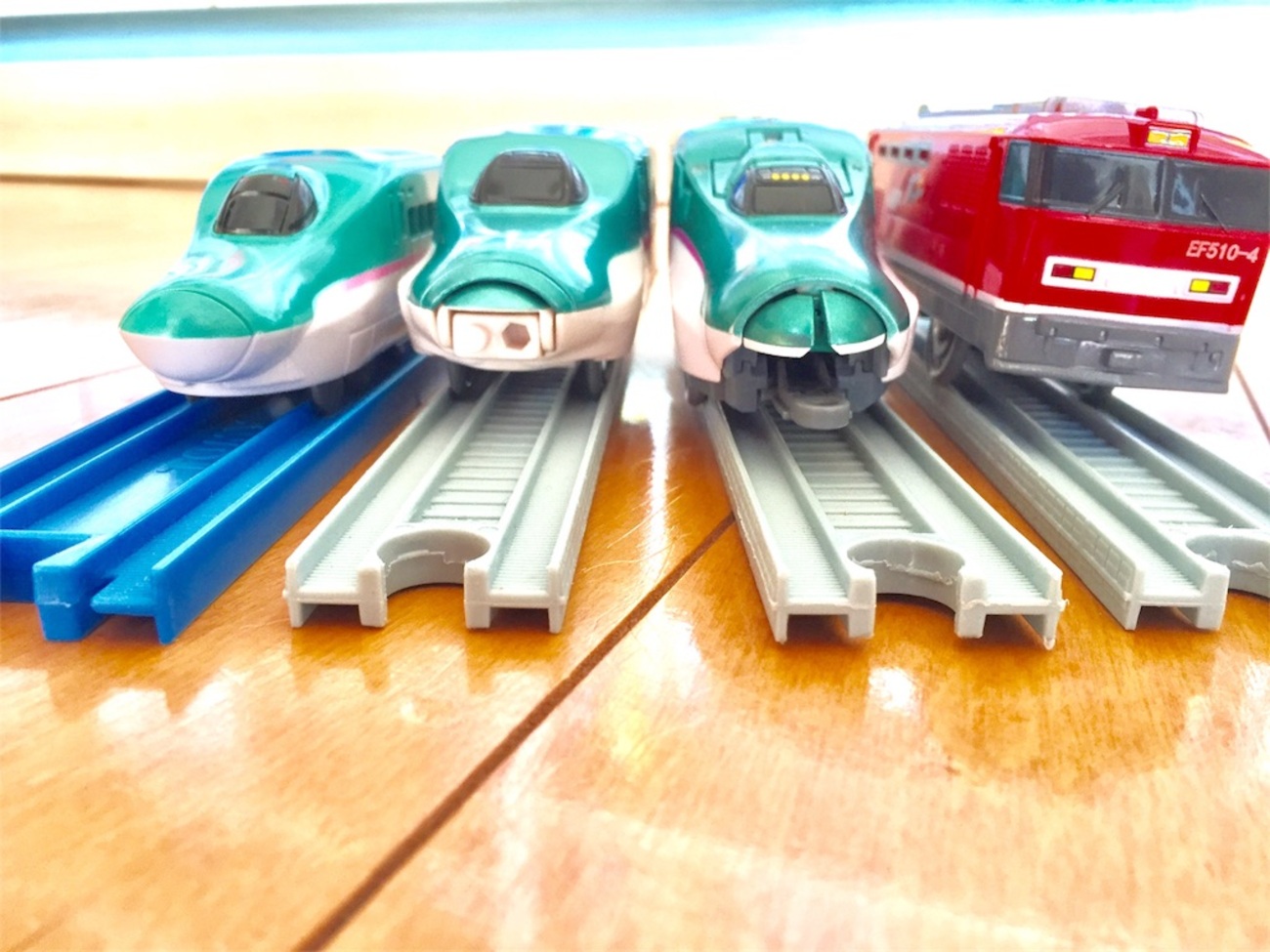 トミー スーパーレール鉄道玩具セット 気安 レール・列車・踏切