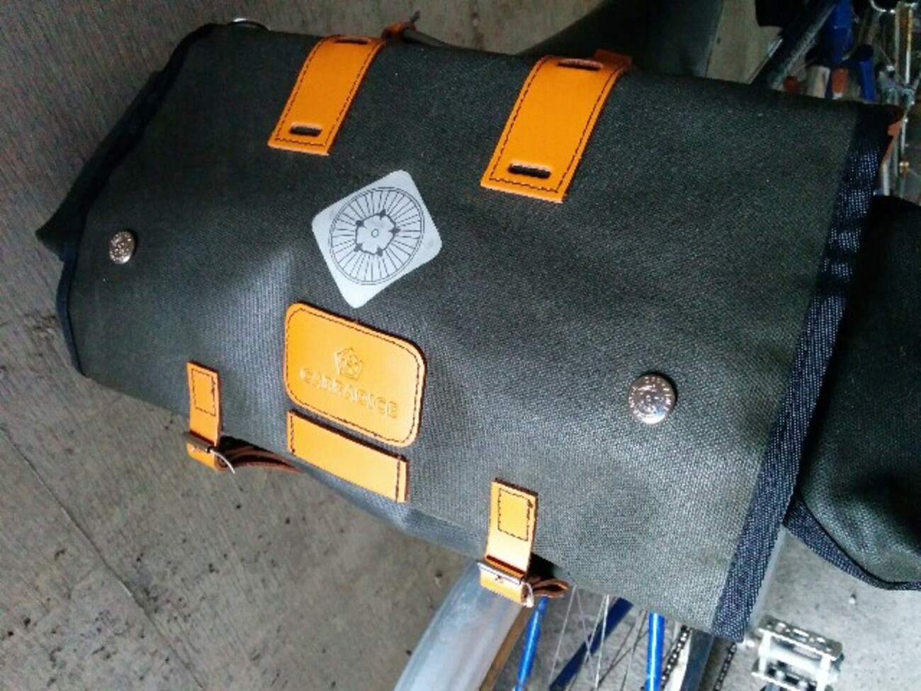 キャラダイスのネルソンロングフラップとクラシックサドルラックを購入