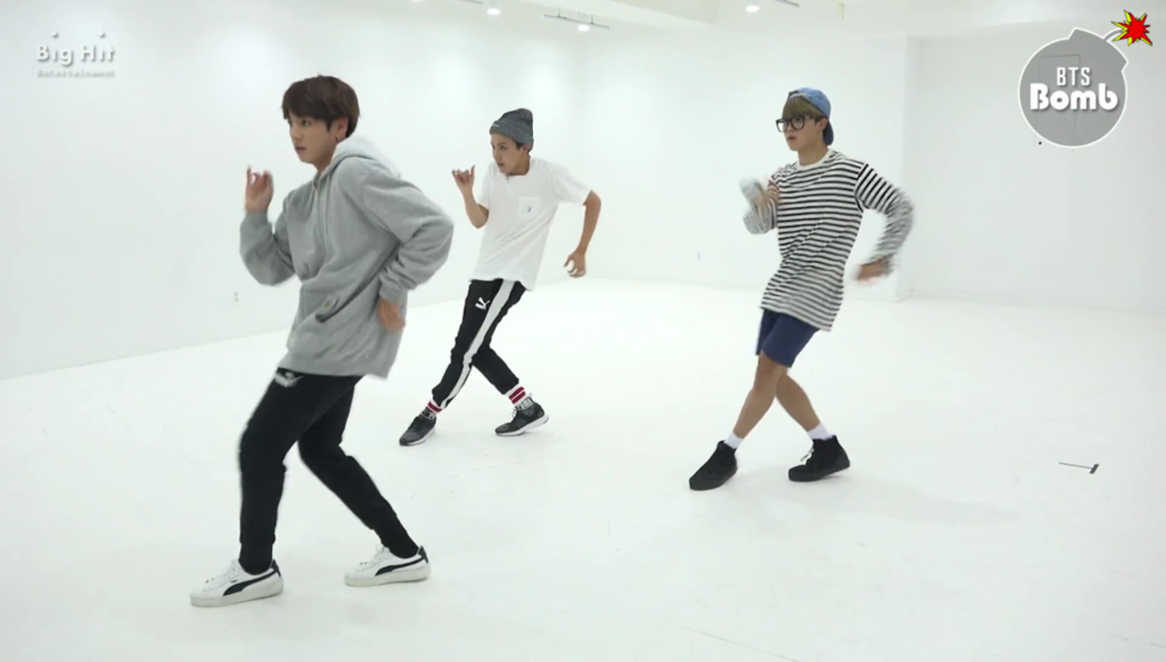 BTS画像選択様子ページ③ BTSフォトカードがデジタル資産NFTに、共同開発ゲームも