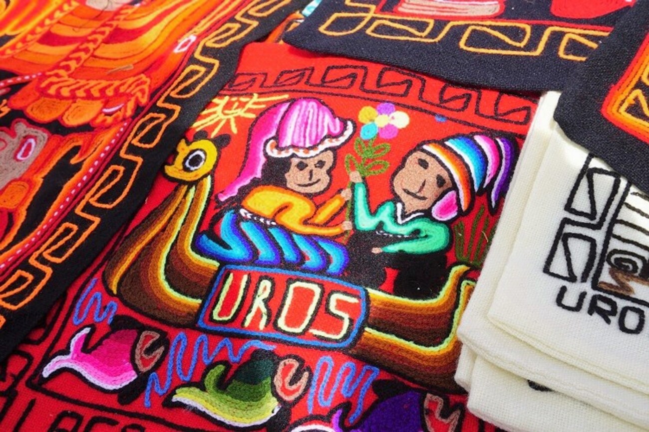 ペルー チチカカ湖 ウロス島 刺繍 クッションカバー 現地購入