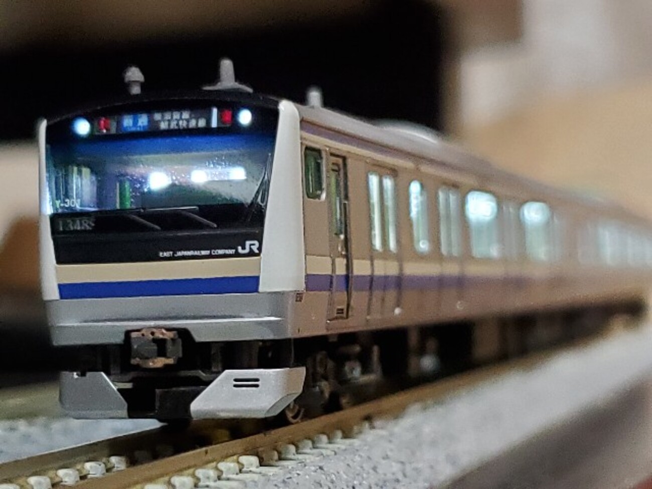 KATO E233系スカ色を作る 完成 - 模型屋のゴミ日記