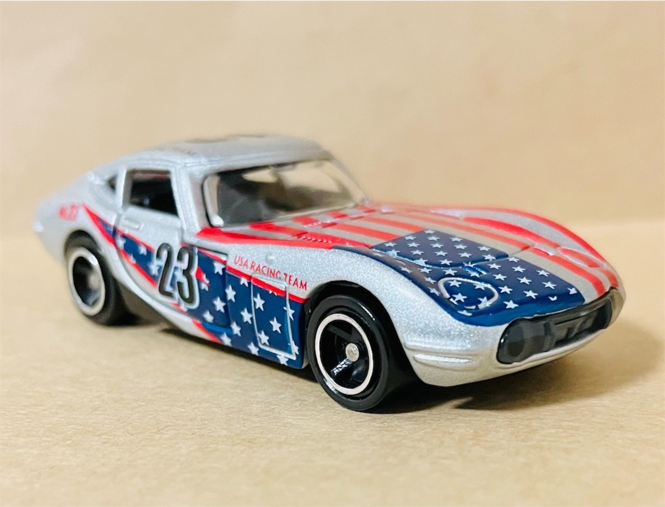 トミカ アピタ・ピアゴオリジナル 〈世界の国旗トミカ〉トヨタ 2000GT 