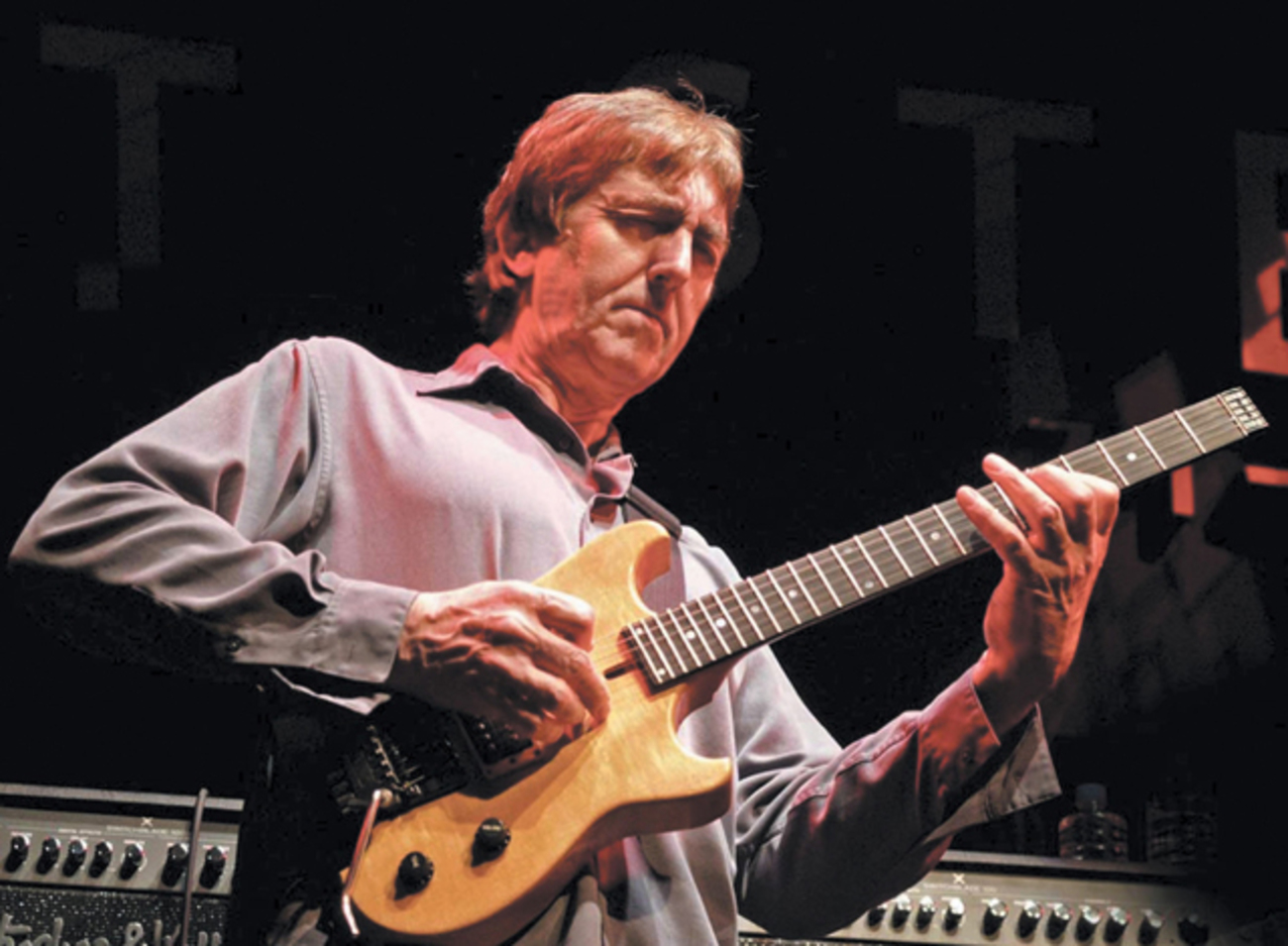 Allan Holdsworth（アラン・ホールズワース）彼のヘッドレス・ギターは 