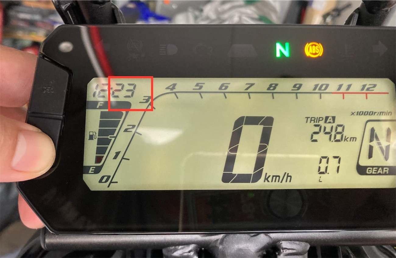 CRF250L 時計の合わせ方 - バイクとクルマときどき気分上々雑記