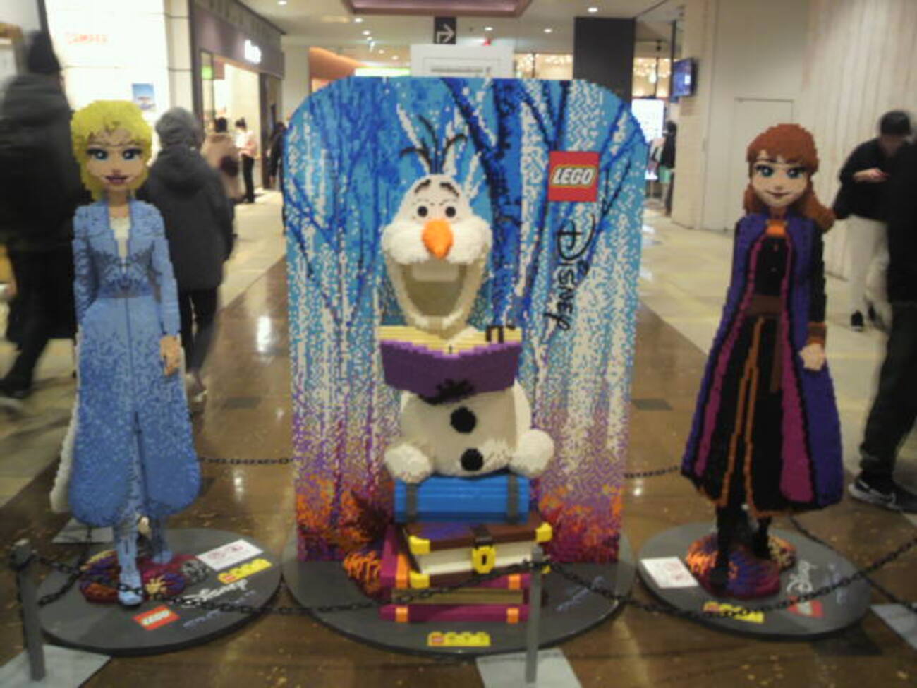  Foto zu 【ディズニーキャラクター】オラフ、アナ、エルサ - 魅惑のマンホール、可愛い単管バリケード 