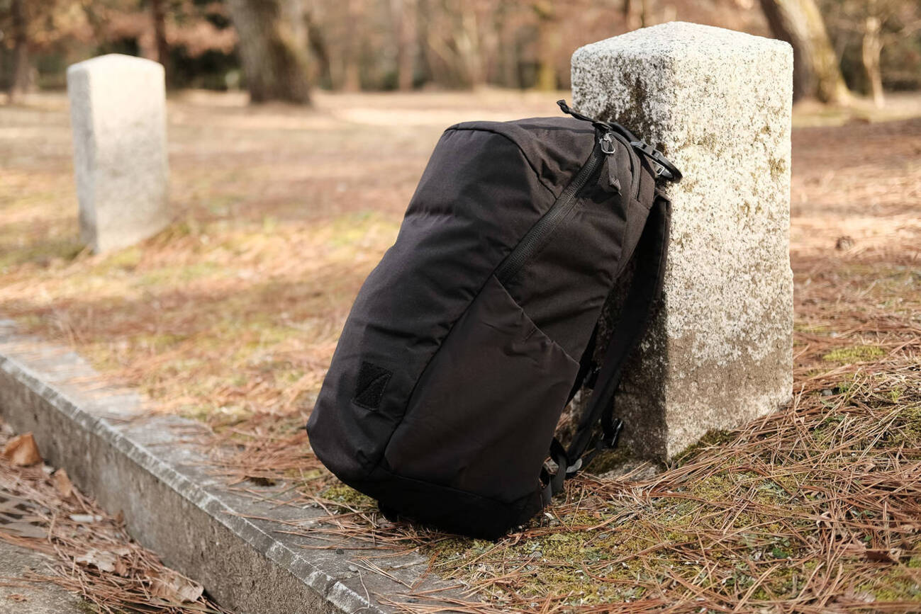 荷物多めでも大丈夫、Evergoods「Civic Half Zip 26L」1ヶ月使用 