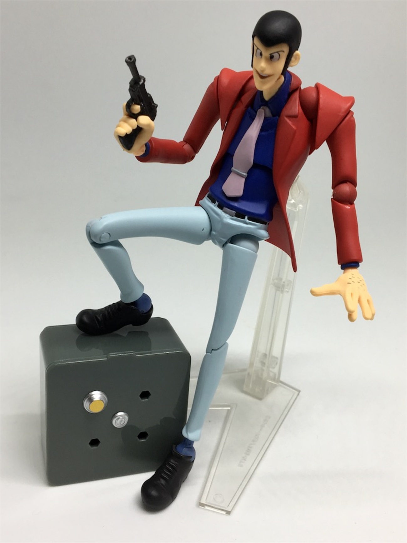 フィギュア　リボルテックヤマグチ No.129 ルパン三世(テレビアニメ ファーストシリーズ版) 「ルパン三世」 Amazon.co.jp: リボルテックヤマグチNO.129 ルパン三世 テレビ