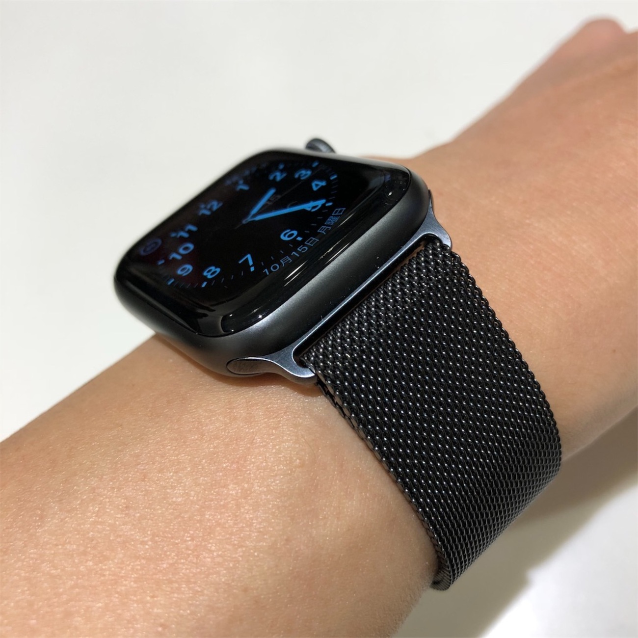 Apple Watch】アルミのスペースグレイケースとブラックミラネーゼ 