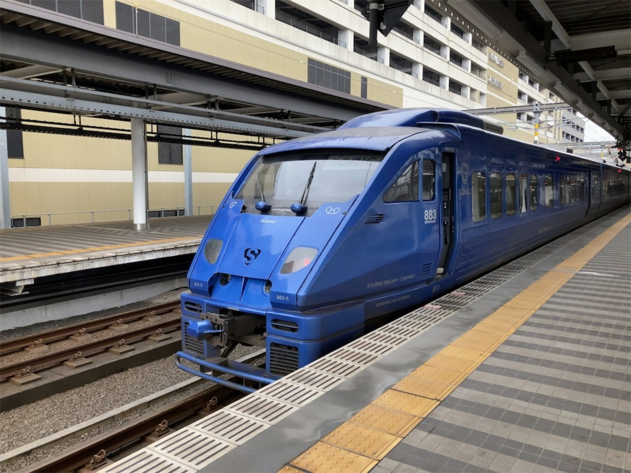 ＪＲ九州の客室乗務員が着けていた【ソニック】のピンズ Kyushu's Fastest] Tracking! Sonic Express - YouTube