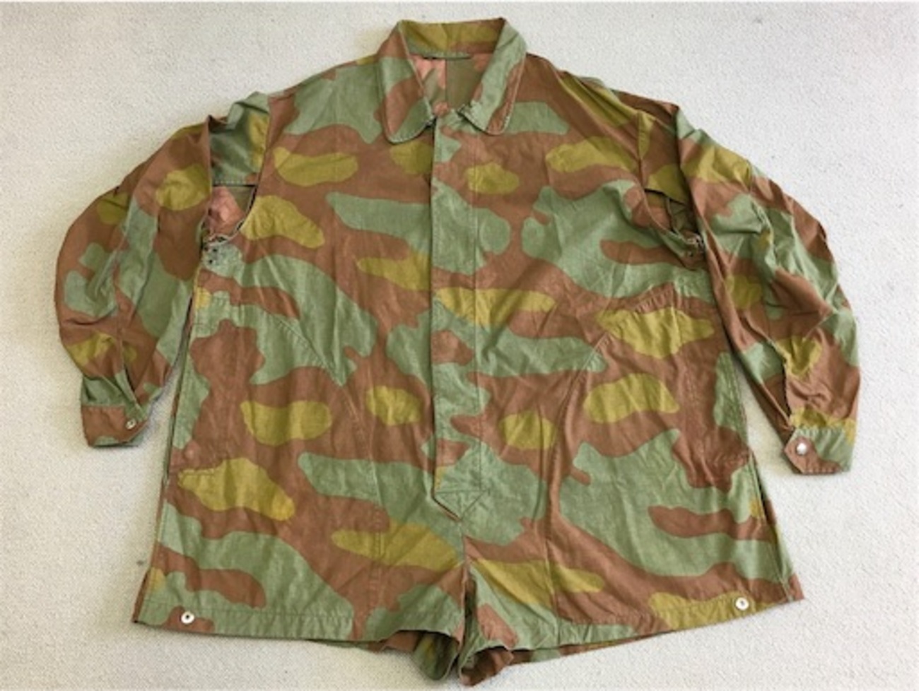 フォルゴーレも着用！【イタリアの軍服】陸軍空挺迷彩スモック（大戦型 