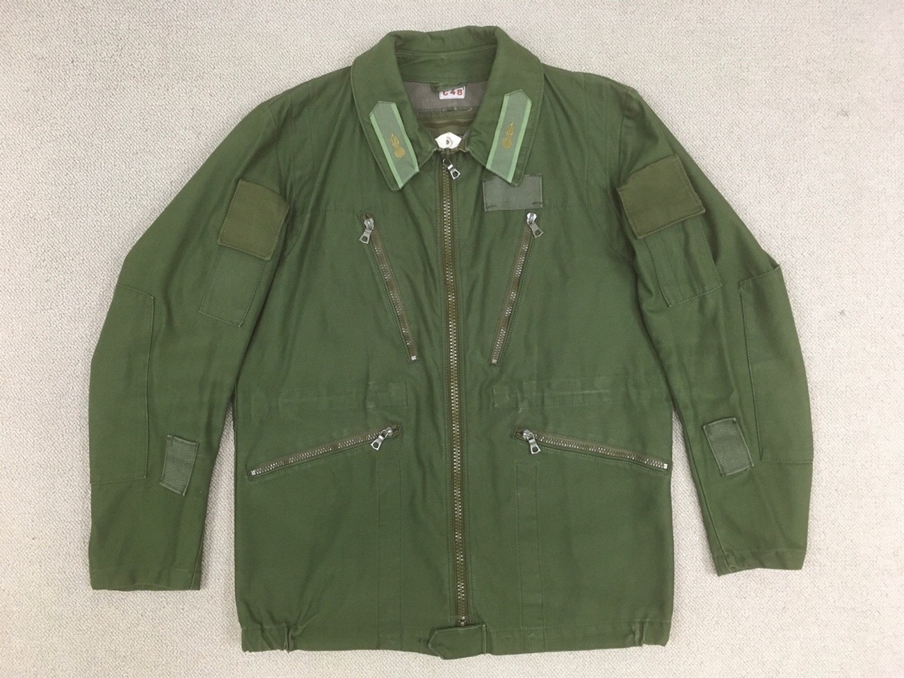 スパルタンなデザインです！【スウェーデンの軍服】陸軍M69AFVクルー用 