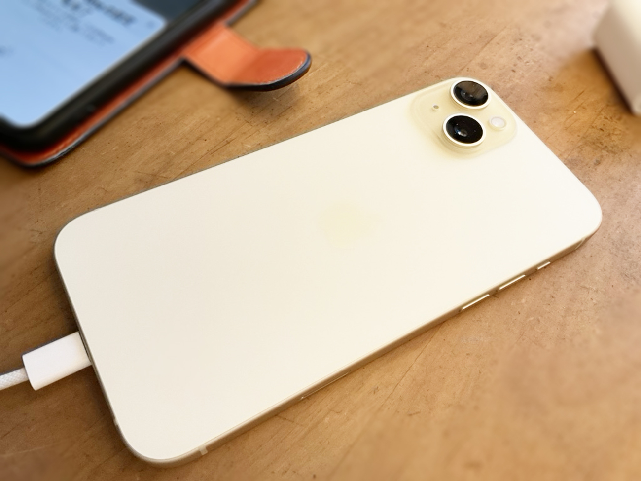 6年ぶりの機種変更。大人色のiPhone15plusイエローに変えてみた 