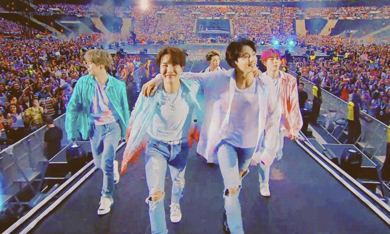 BTS WORLD TOUR 