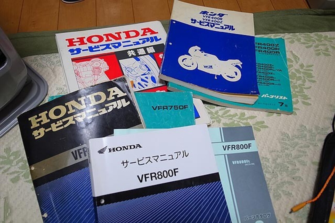 サービスマニュアルから見る25年の差。同じバイクという言葉で良いのか 