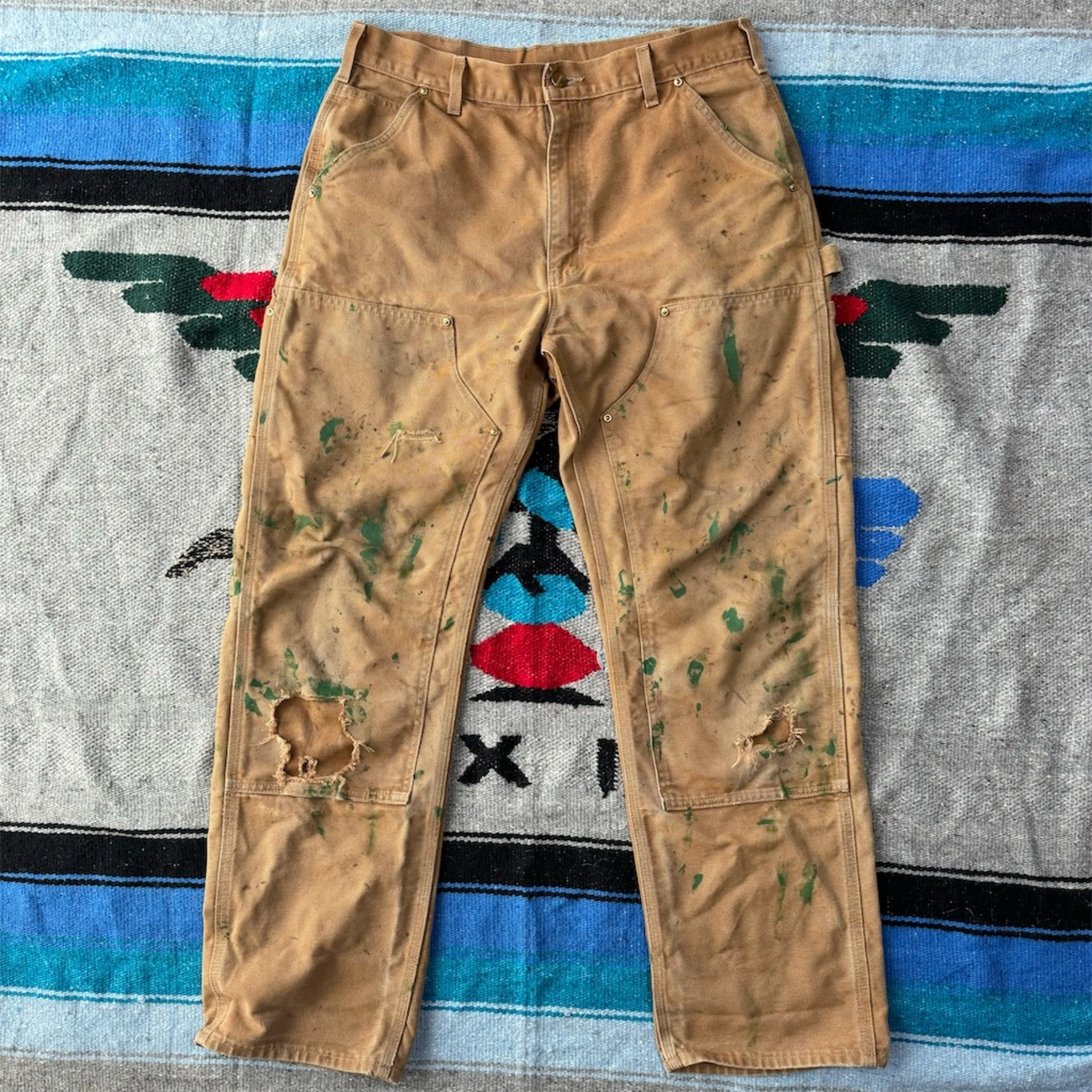 ボロボロになったcarharttペインターパンツのお話 - ソロキャンと服の話