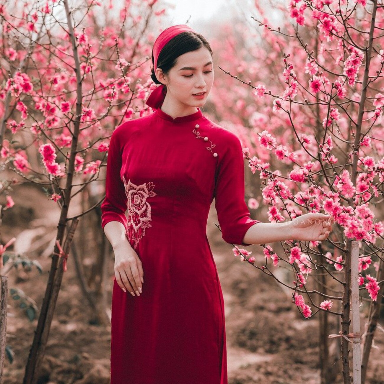 アオザイ】ベトナム人は、やっぱり赤が好き！ in Vietnam - ハノイの 