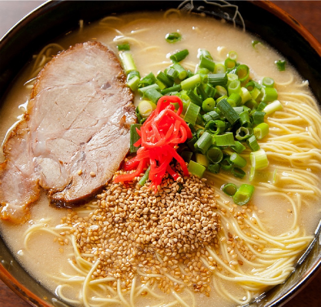安定感抜群の博多ラーメン。変化球無しのシンプルかつ王道を行く大崎の