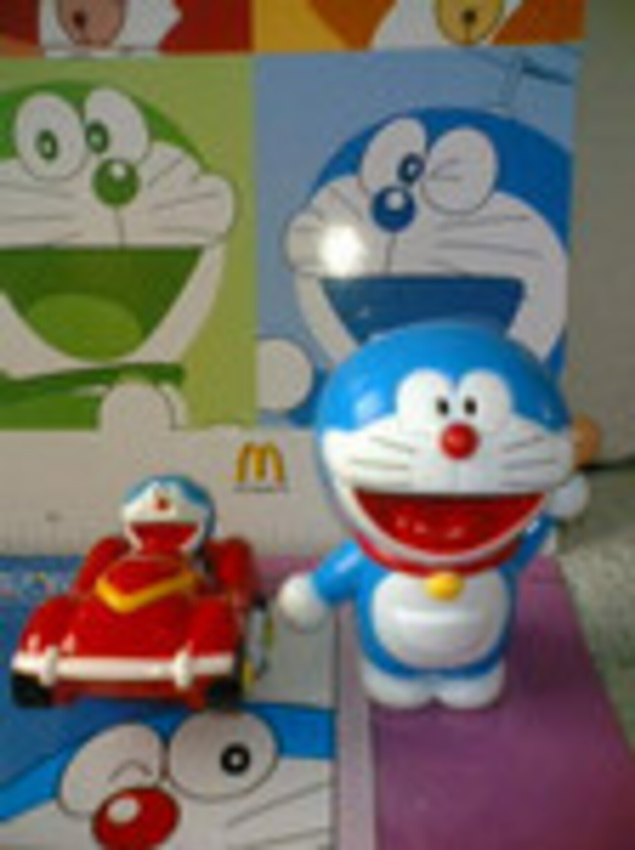 マクドナルドでハッピーセットを買うとドラ玩具がついてくる！ - 藤子