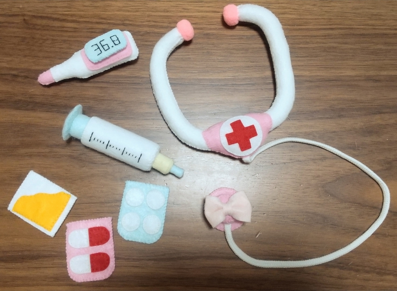 ハンドメイド】フェルトおままごと(お医者さんごっこ)を手作りしました 