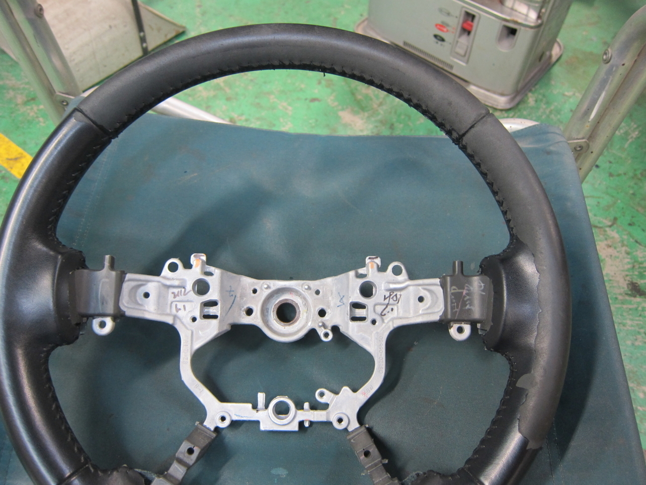 べろべろ剝がれる 噂のクラウンのハンドル!(どうする!!) - 車の内装職人 KYOKOの備忘録