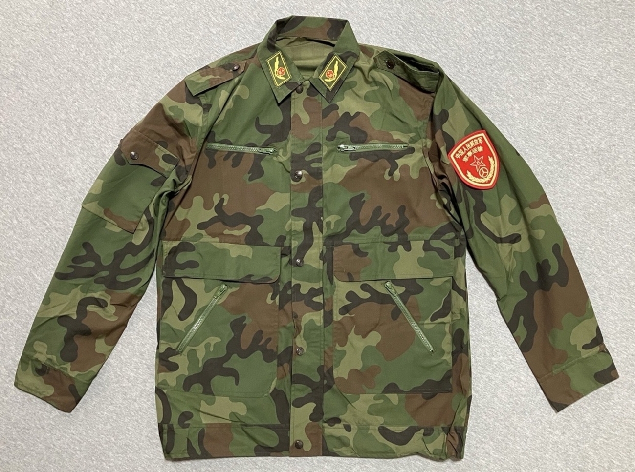 暗い色調が特徴です！【中国の軍服】人民武装警察迷彩ユニフォーム 