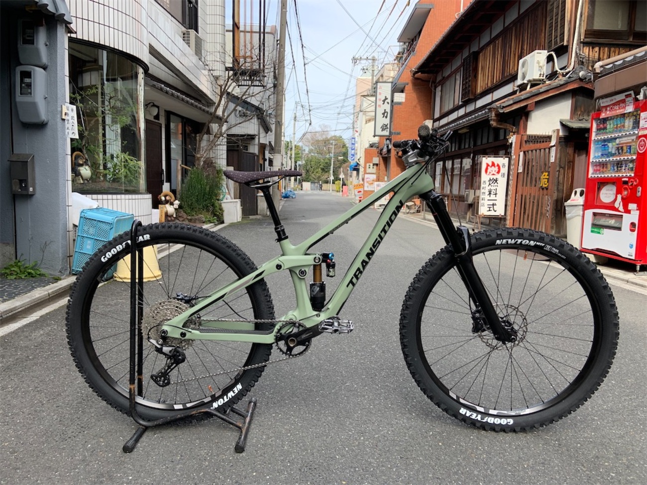 Transition Bikes Sentinel Carbon アルミかカーボンか - 明雅屋の感想