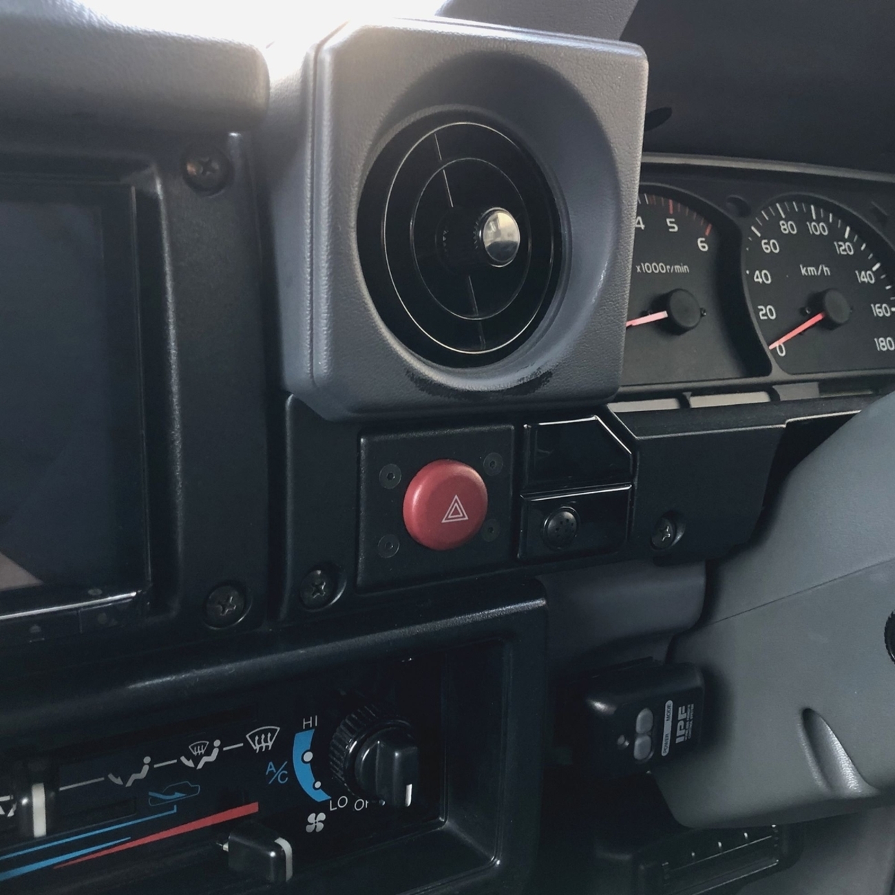 ランドクルーザー70 ハザードスイッチ増設キット 【取付・取扱説明書 