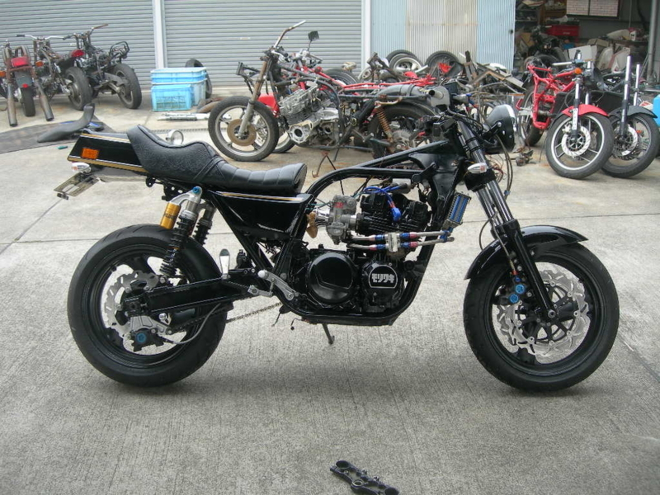 Z750GPの特注モナカ - xessmotorの日記