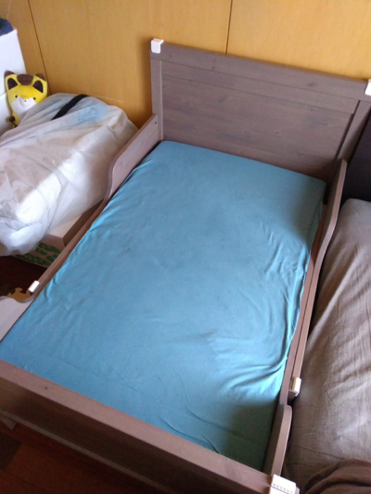 IKEA　シングルベッド　ベビー〜子ども　伸長式 グレーブラウン IKEAの伸長式ベッドを購入、ベビーベッド卒業！ - コンテの引き出し